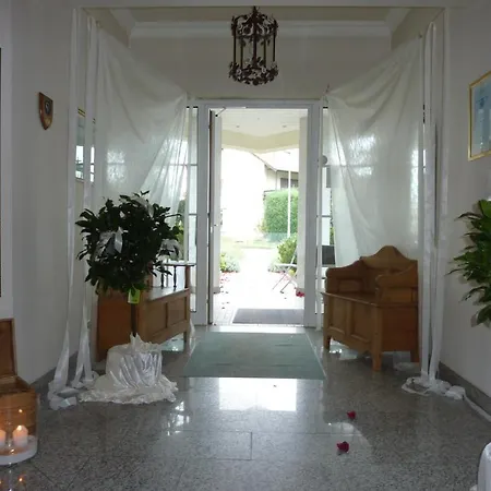 皇家宫廷酒店 3*